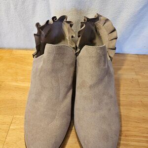 Women's Fergalicious Shoes by Fergi. Size 8.5M.  ITEM #196